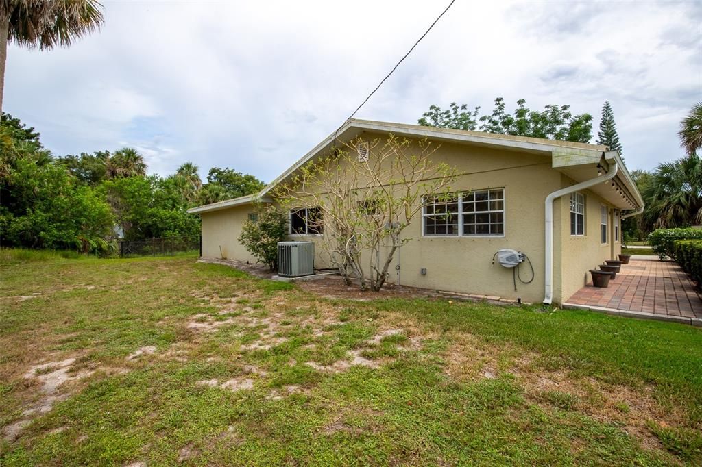 Recently Sold: $267,395 (2 beds, 2 baths, 1956 Square Feet)