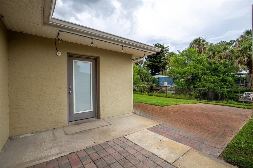 Recently Sold: $267,395 (2 beds, 2 baths, 1956 Square Feet)