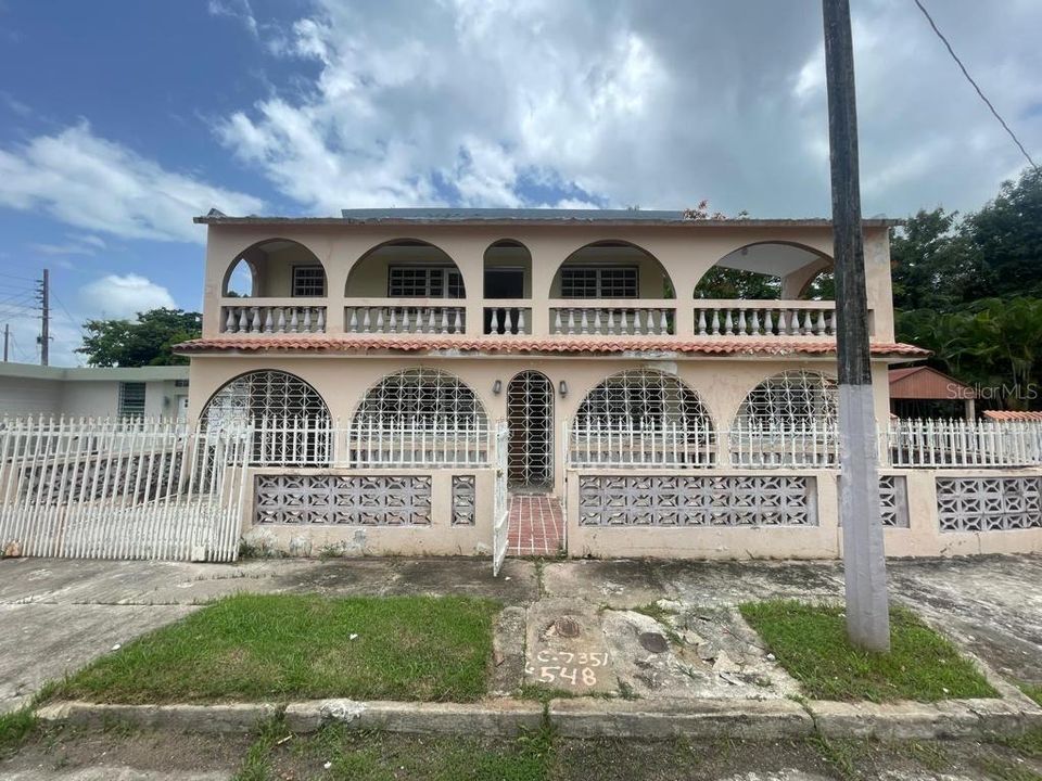 Vendido Recientemente: $135,000 (6 camas, 4 baños, 2132 Pies cuadrados)