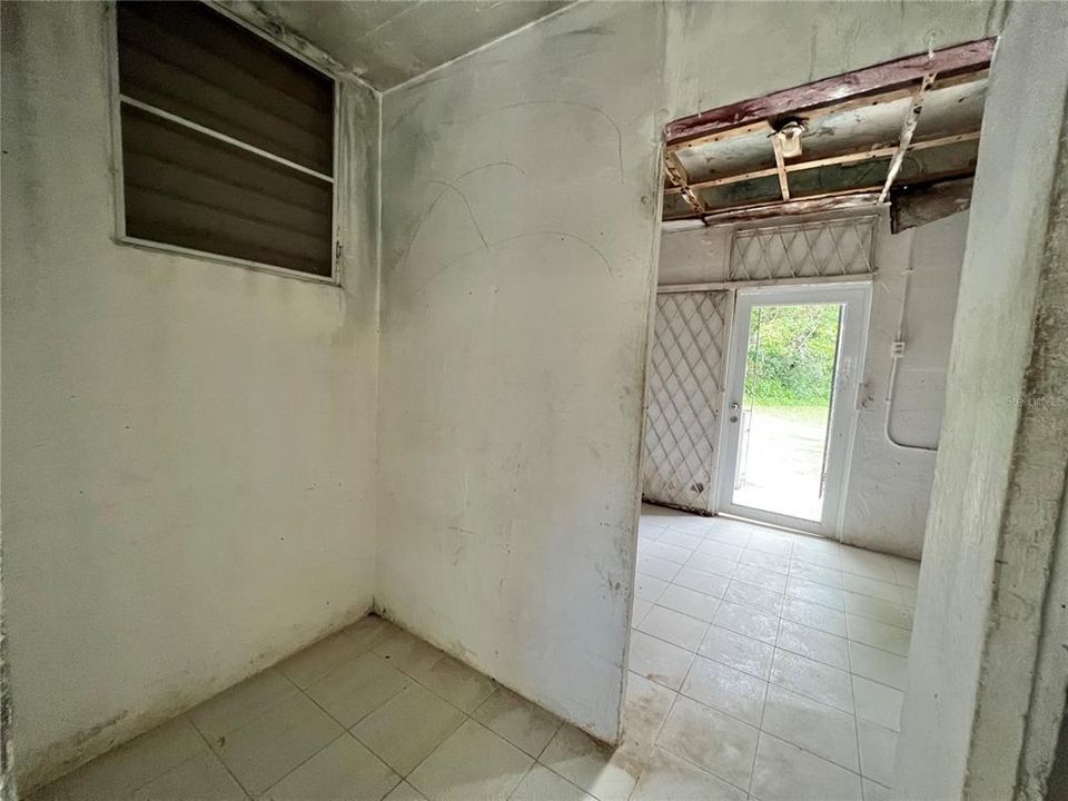 Vendido Recientemente: $34,900 (3 camas, 2 baños, 707 Pies cuadrados)