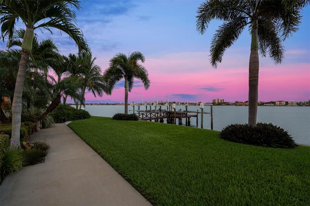 Recently Sold: $2,250,000 (4 beds, 3 baths, 2494 Square Feet)