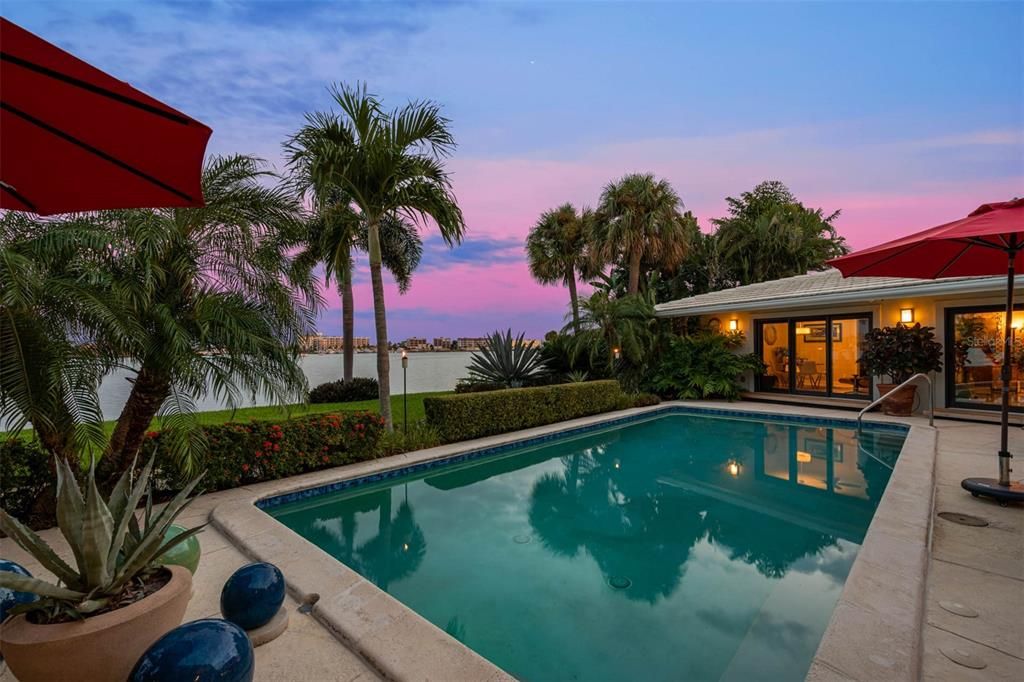 Recently Sold: $2,250,000 (4 beds, 3 baths, 2494 Square Feet)