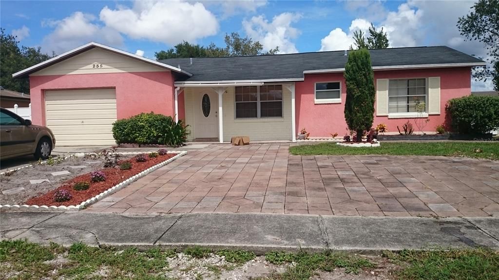 Recently Sold: $230,000 (3 beds, 2 baths, 930 Square Feet)