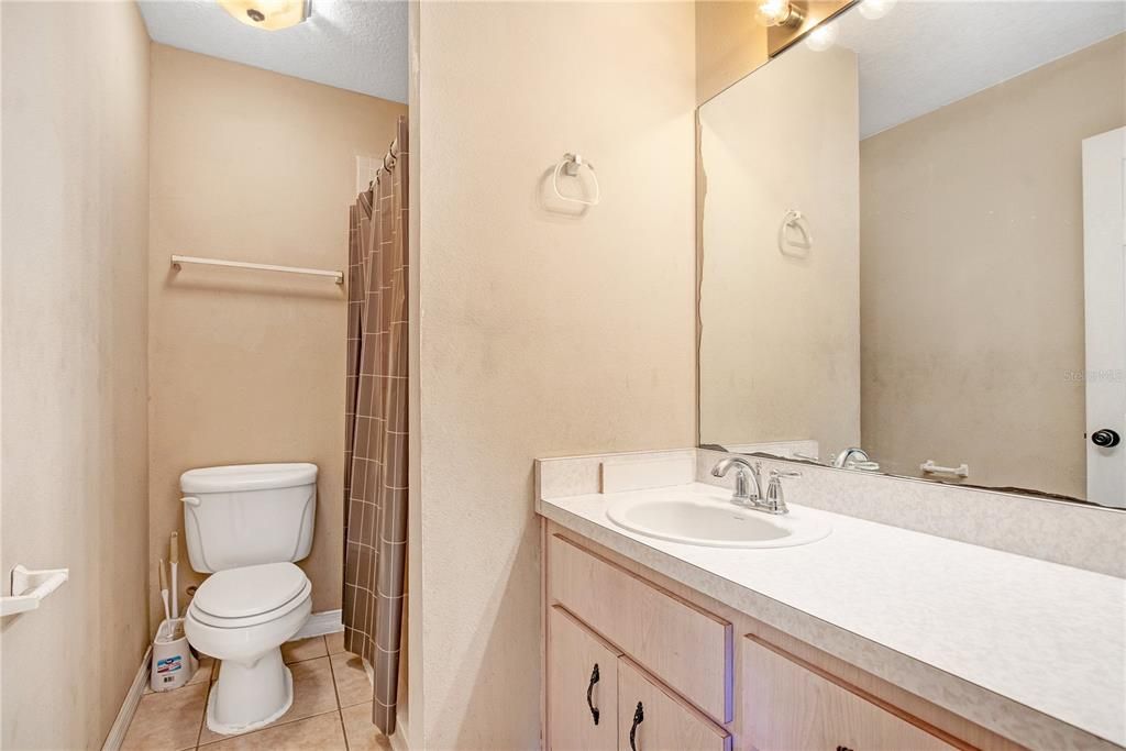 最近售出: $260,000 (3 贝兹, 2 浴室, 1145 平方英尺)