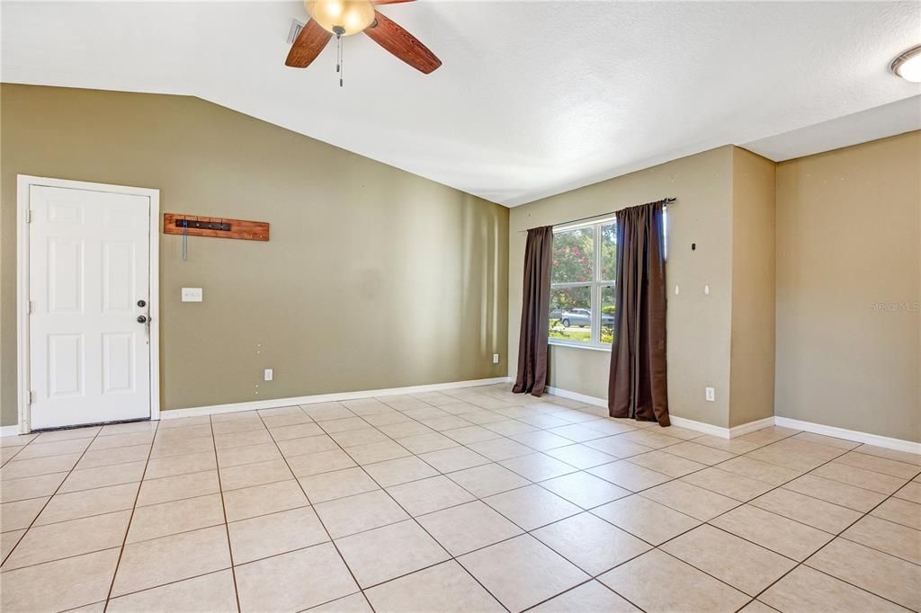 Recently Sold: $260,000 (3 beds, 2 baths, 1145 Square Feet)