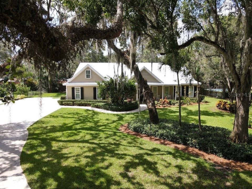 Recently Sold: $580,000 (3 beds, 2 baths, 2387 Square Feet)