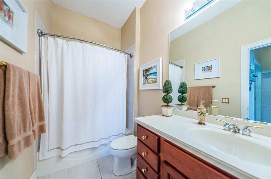 最近售出: $869,000 (3 贝兹, 2 浴室, 2081 平方英尺)