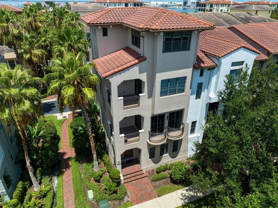 Recently Sold: $849,000 (3 beds, 3 baths, 2262 Square Feet)