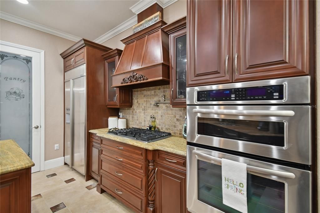 Built in Oven and Microwave, Gas Stove Top