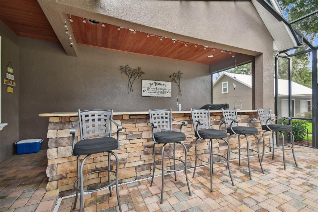 Outdoor Bar that can accommodate approximately 6 people. Great space to have Family and Friends over.