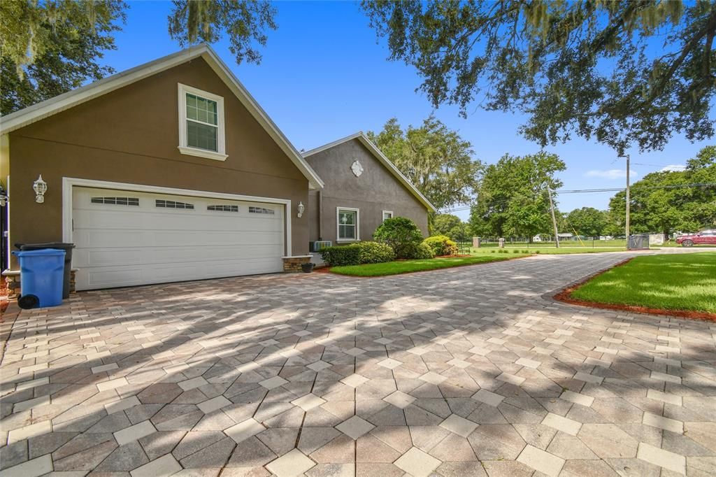 Recently Sold: $975,000 (4 beds, 2 baths, 2856 Square Feet)