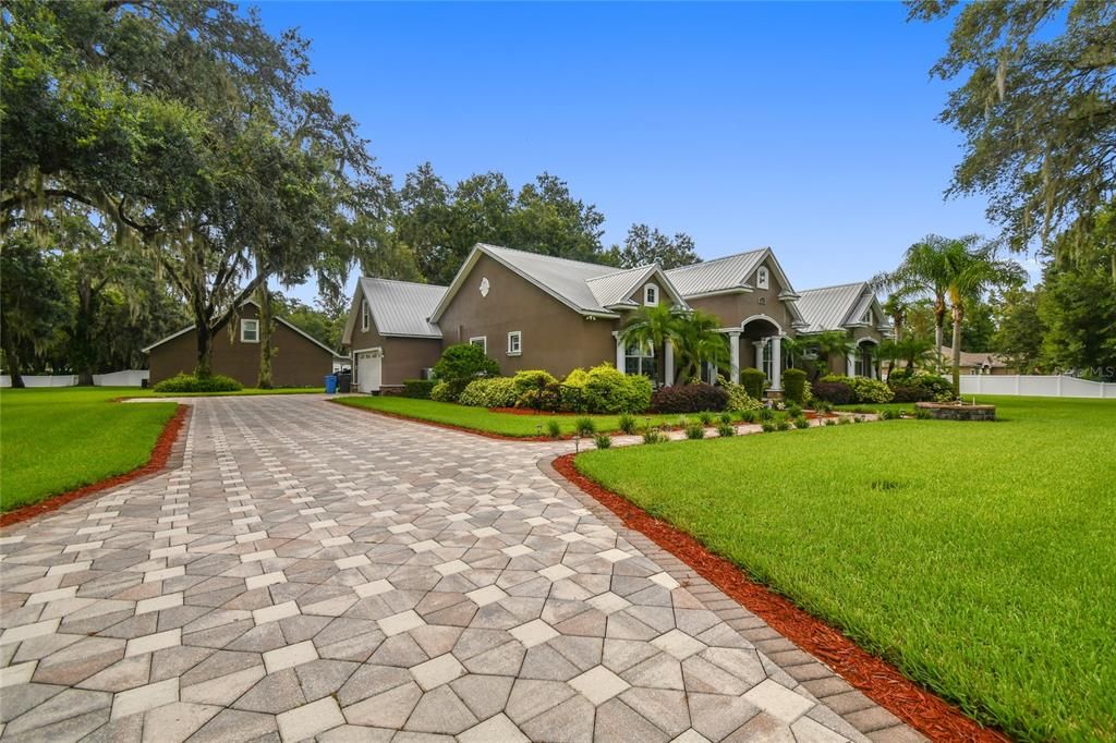 Recently Sold: $975,000 (4 beds, 2 baths, 2856 Square Feet)