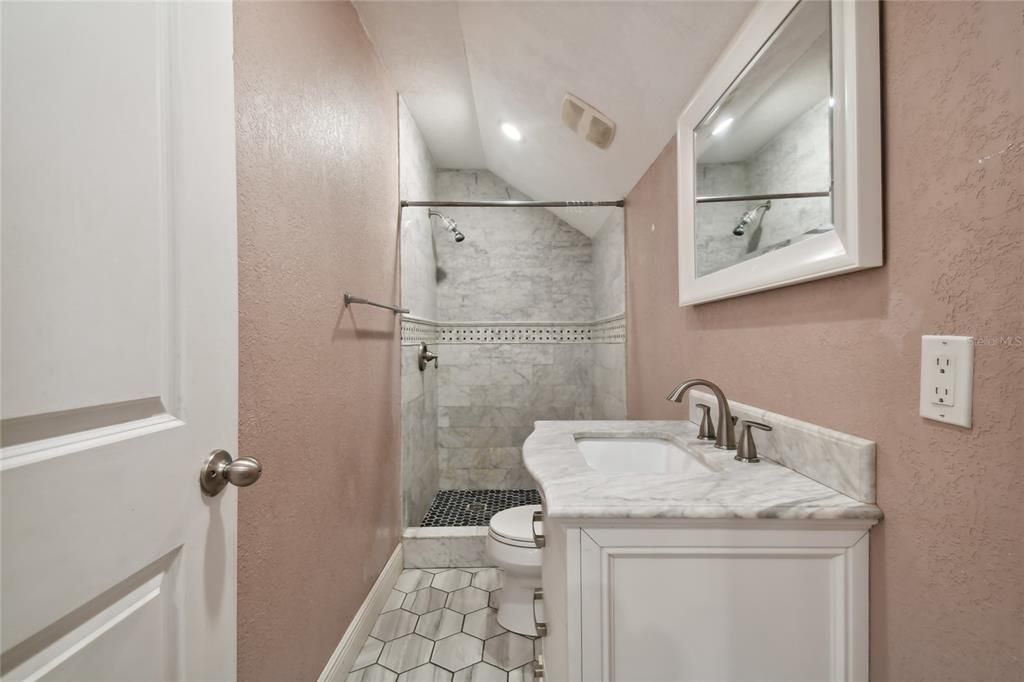 最近售出: $975,000 (4 贝兹, 2 浴室, 2856 平方英尺)