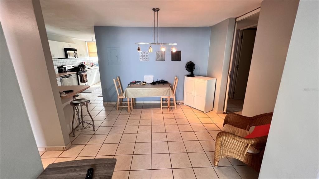 Recently Sold: $172,000 (3 beds, 2 baths, 1137 Square Feet)