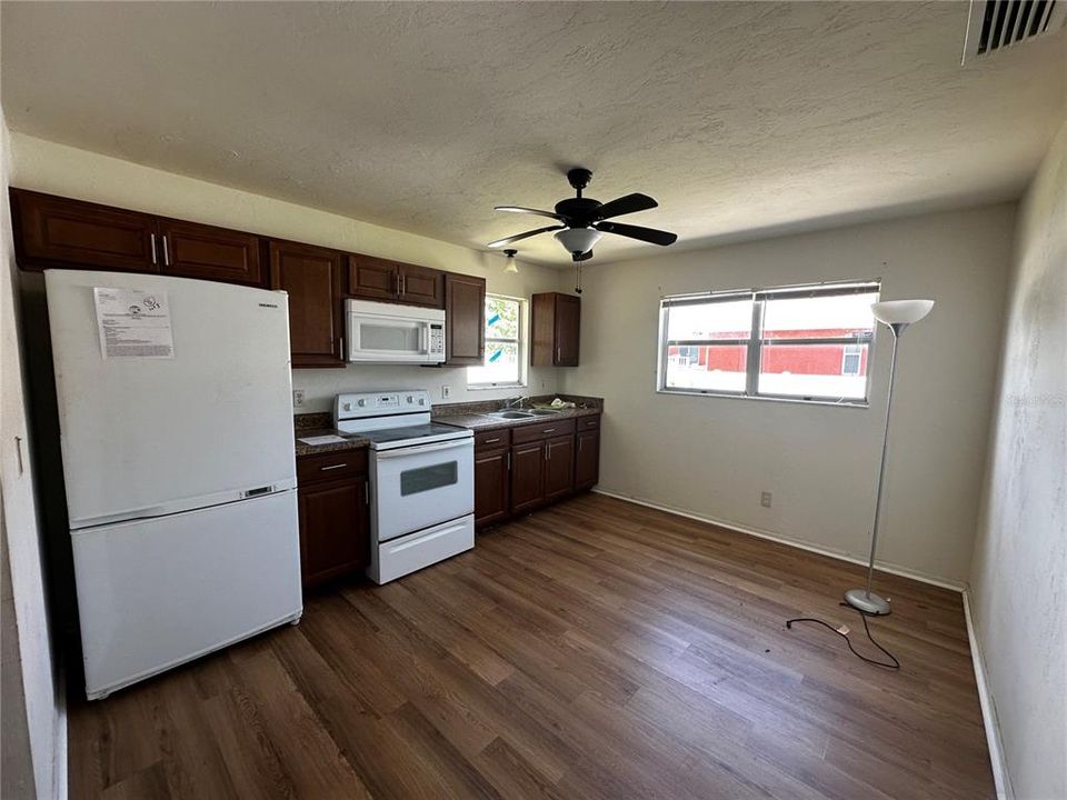 Recently Rented: $2,000 (3 beds, 1 baths, 912 Square Feet)