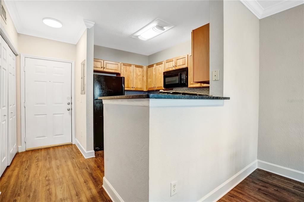 For Sale: $210,000 (1 beds, 1 baths, 667 Square Feet)