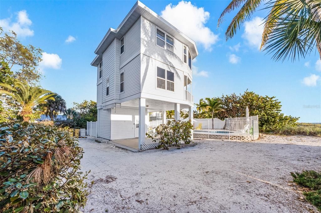 Recently Sold: $5,549,000 (5 beds, 4 baths, 2279 Square Feet)