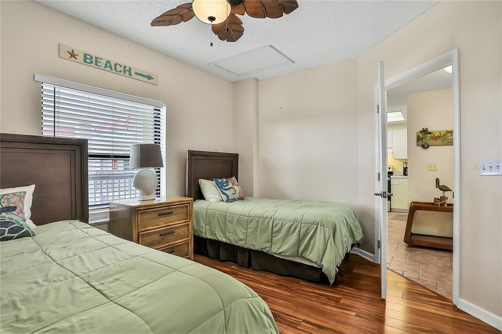 Active With Contract: $435,000 (2 beds, 2 baths, 1044 Square Feet)