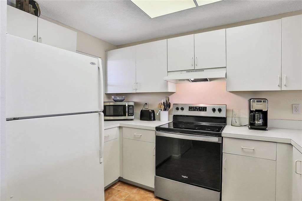 Active With Contract: $435,000 (2 beds, 2 baths, 1044 Square Feet)