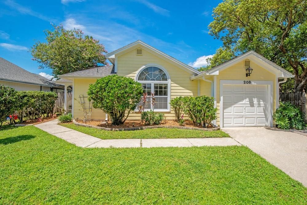 Recently Sold: $370,000 (3 beds, 2 baths, 1216 Square Feet)