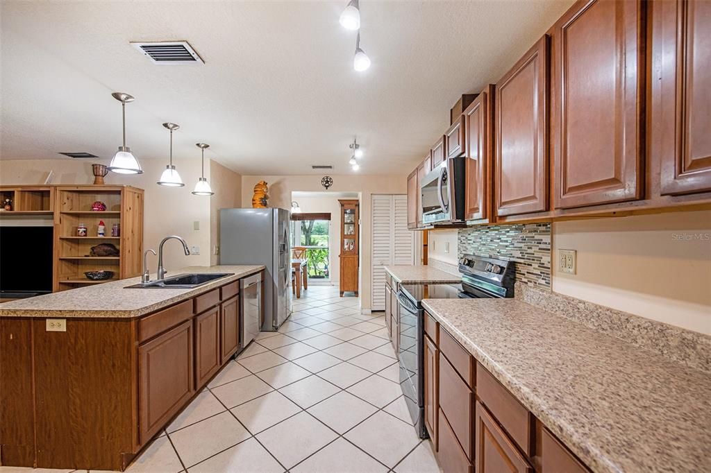 Recently Sold: $515,000 (3 beds, 2 baths, 1867 Square Feet)