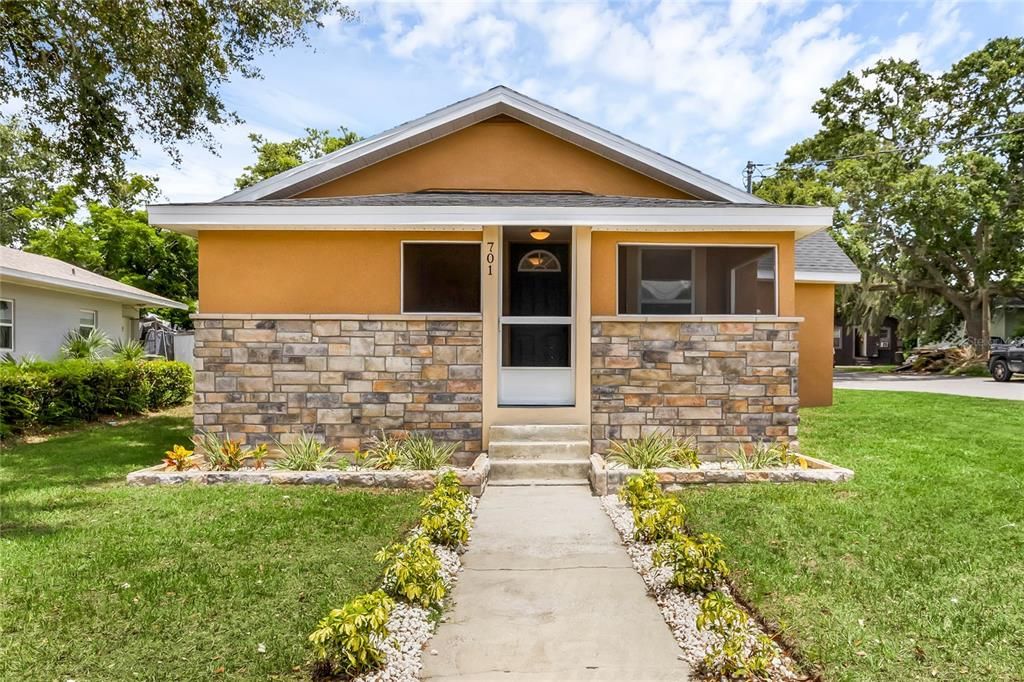 Recently Sold: $215,000 (2 beds, 1 baths, 725 Square Feet)