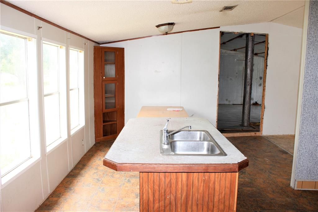 Vendido Recientemente: $220,000 (4 camas, 2 baños, 1512 Pies cuadrados)