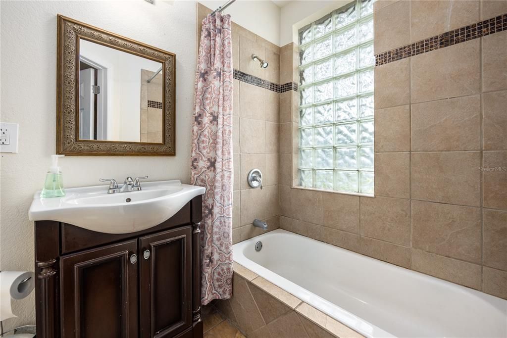 最近售出: $275,000 (3 贝兹, 2 浴室, 1740 平方英尺)