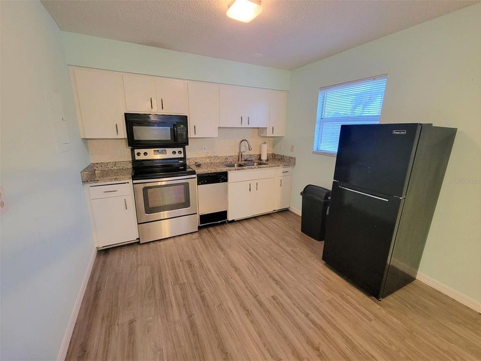 Recently Rented: $2,950 (2 beds, 1 baths, 900 Square Feet)