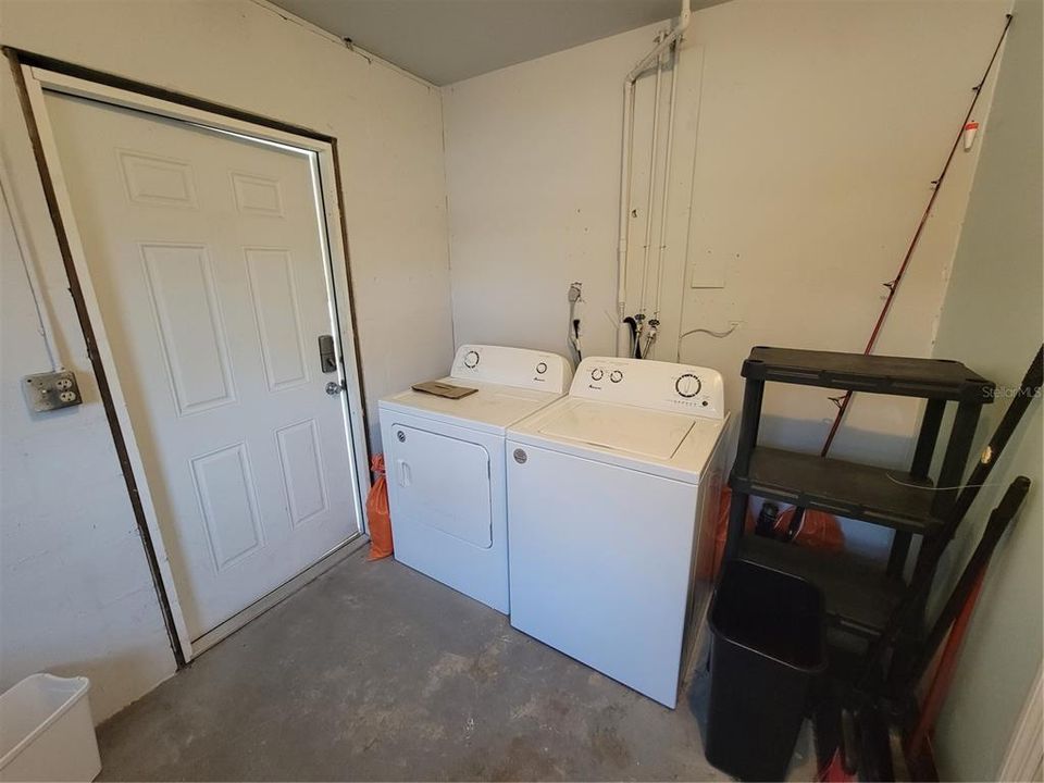 Recently Rented: $2,950 (2 beds, 1 baths, 900 Square Feet)