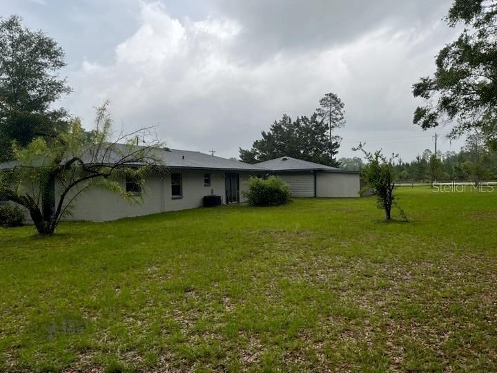 For Sale: $249,900 (3 beds, 2 baths, 1144 Square Feet)