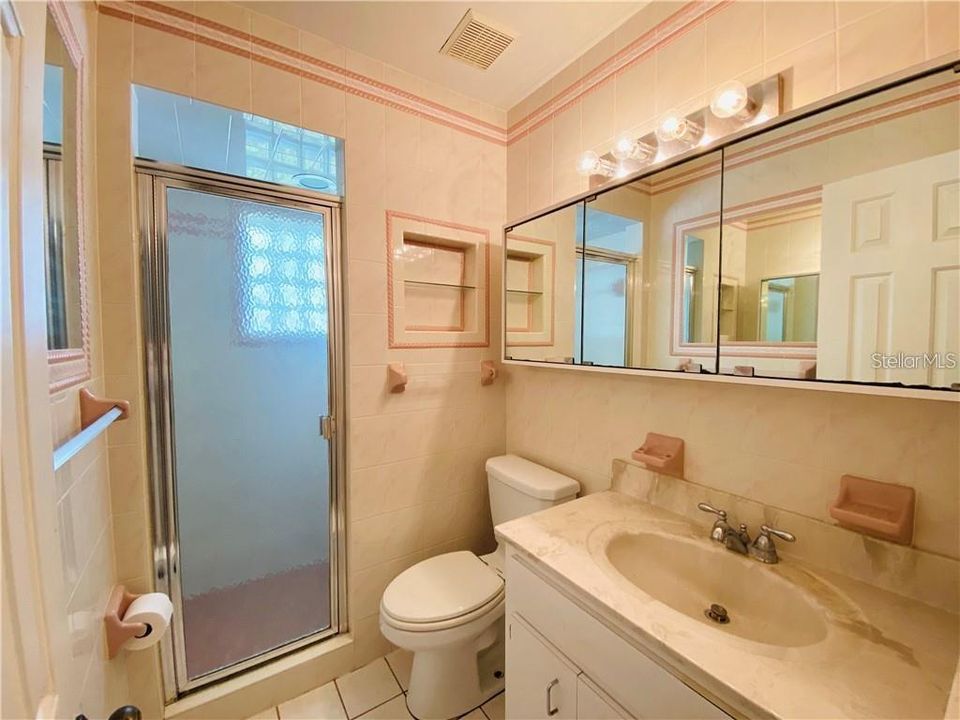 最近售出: $215,000 (3 贝兹, 1 浴室, 1434 平方英尺)