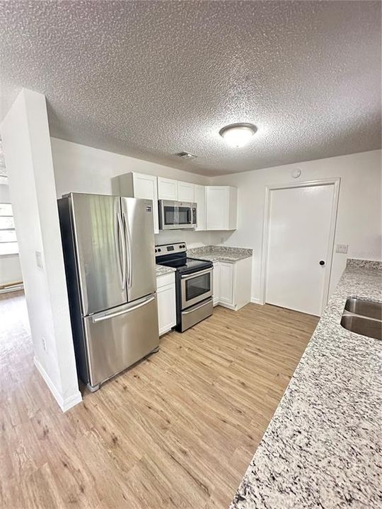 KITCHEN WITH BRAND NEW STAINLESS STEEL APPLIANCES