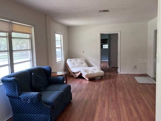 Recently Sold: $152,000 (3 beds, 2 baths, 1100 Square Feet)