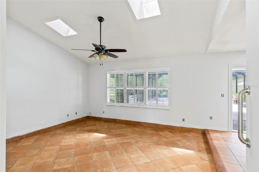 Recently Sold: $549,000 (2 beds, 2 baths, 1605 Square Feet)