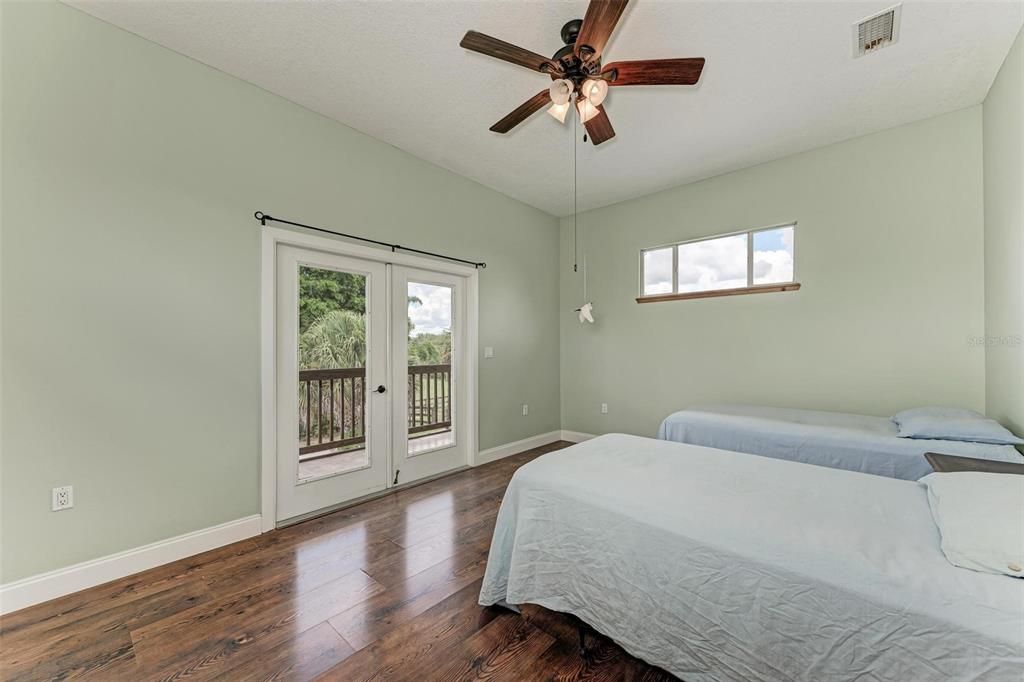 Recently Sold: $550,000 (2 beds, 2 baths, 1344 Square Feet)