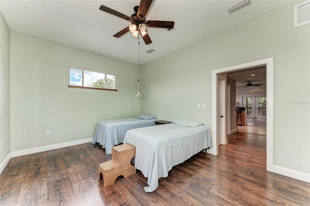 Recently Sold: $550,000 (2 beds, 2 baths, 1344 Square Feet)