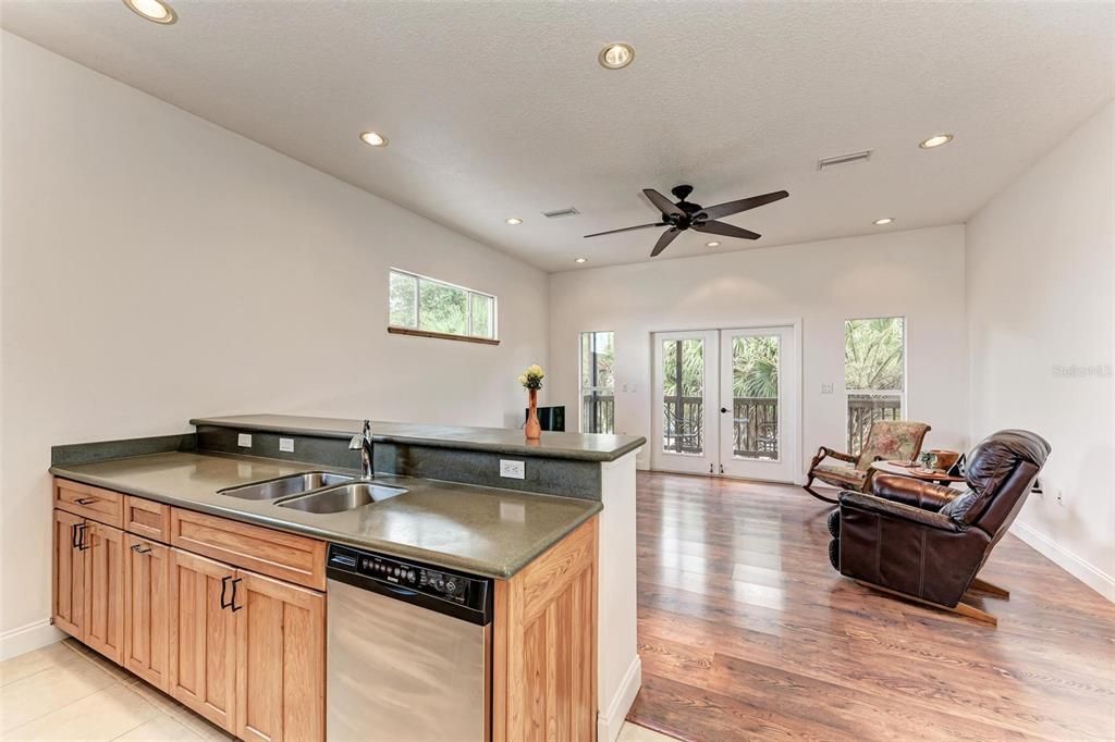 Recently Sold: $550,000 (2 beds, 2 baths, 1344 Square Feet)