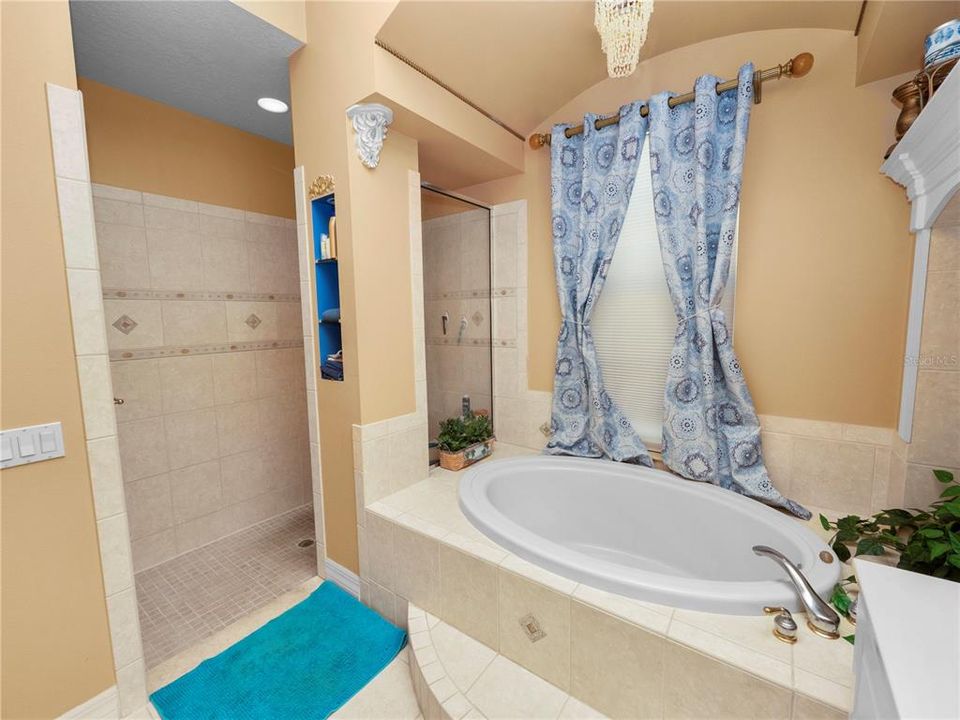 最近售出: $849,000 (4 贝兹, 3 浴室, 3790 平方英尺)
