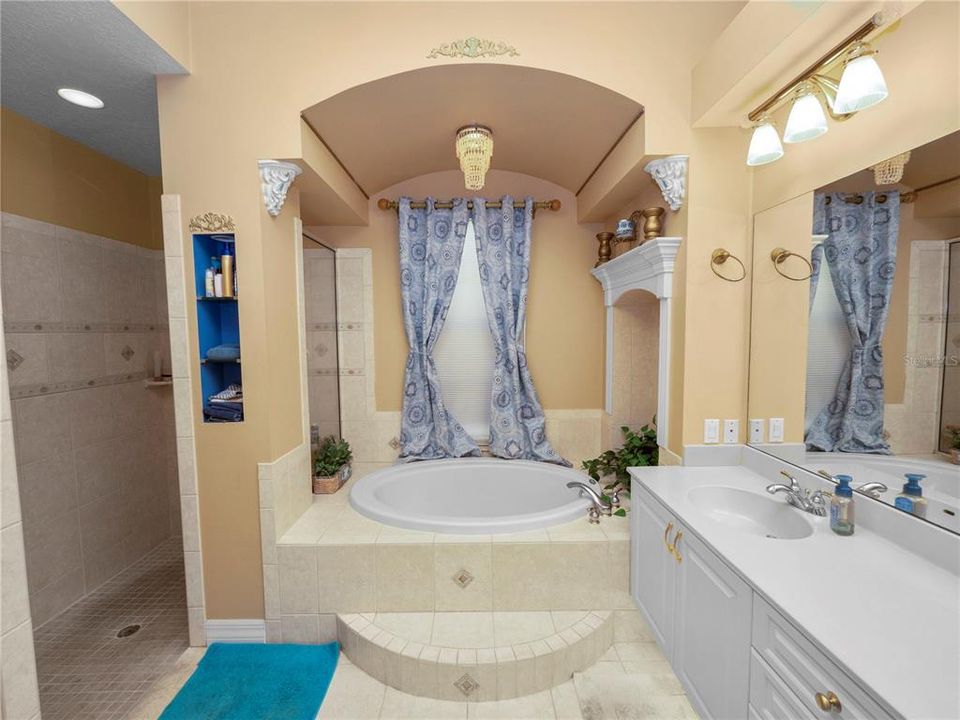 Недавно продано: $849,000 (4 спален, 3 ванн, 3790 Квадратных фут)