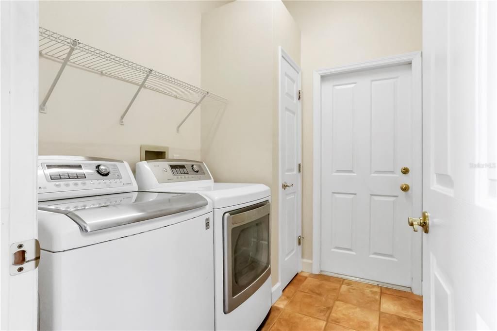 Laundry Room between kitchen and garage