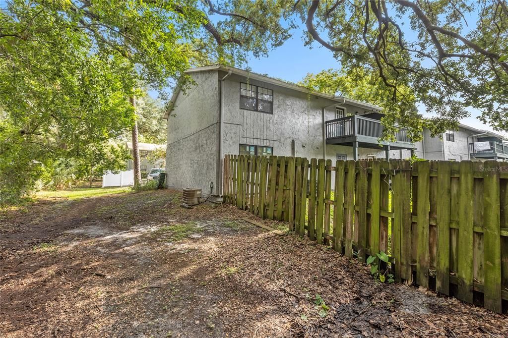 Active With Contract: $150,000 (2 beds, 1 baths, 899 Square Feet)