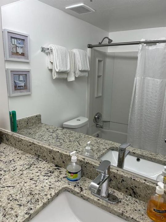 Active With Contract: $163,000 (1 beds, 1 baths, 408 Square Feet)