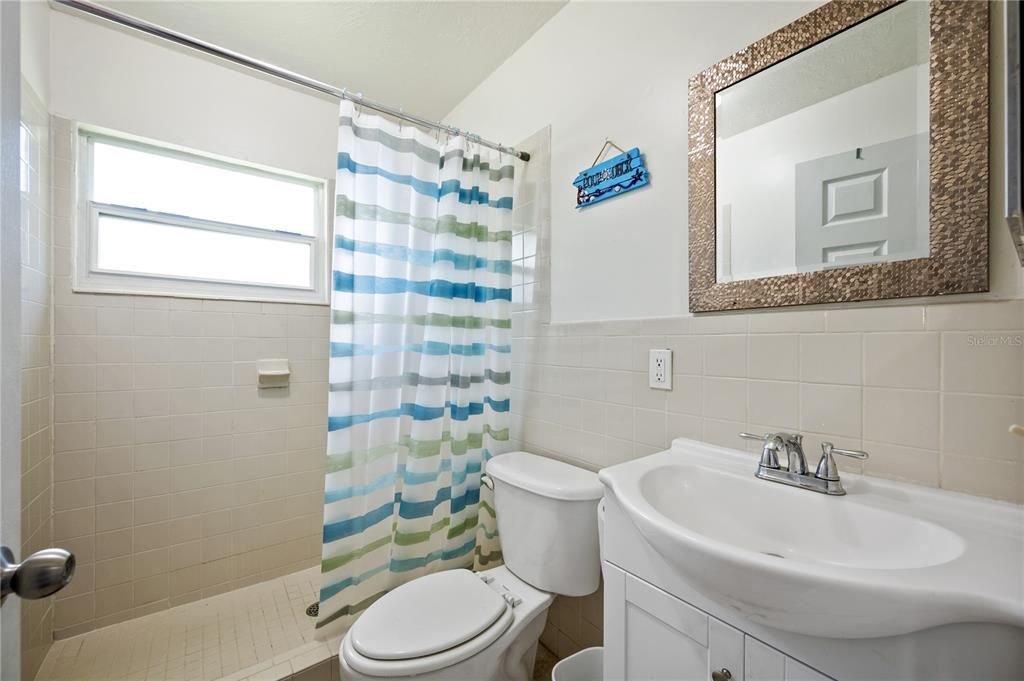 最近售出: $208,000 (3 贝兹, 2 浴室, 1293 平方英尺)