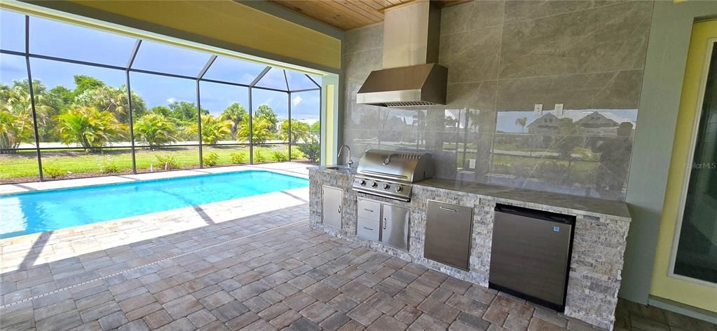 Lanai grilling kitchen & pool