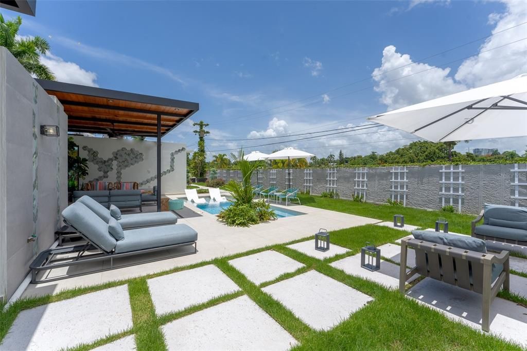 Recently Sold: $1,350,000 (3 beds, 3 baths, 2562 Square Feet)