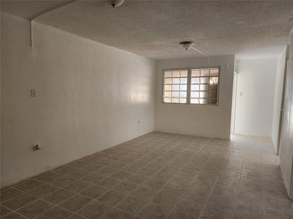 Vendido Recientemente: $98,000 (3 camas, 1 baños, 850 Pies cuadrados)