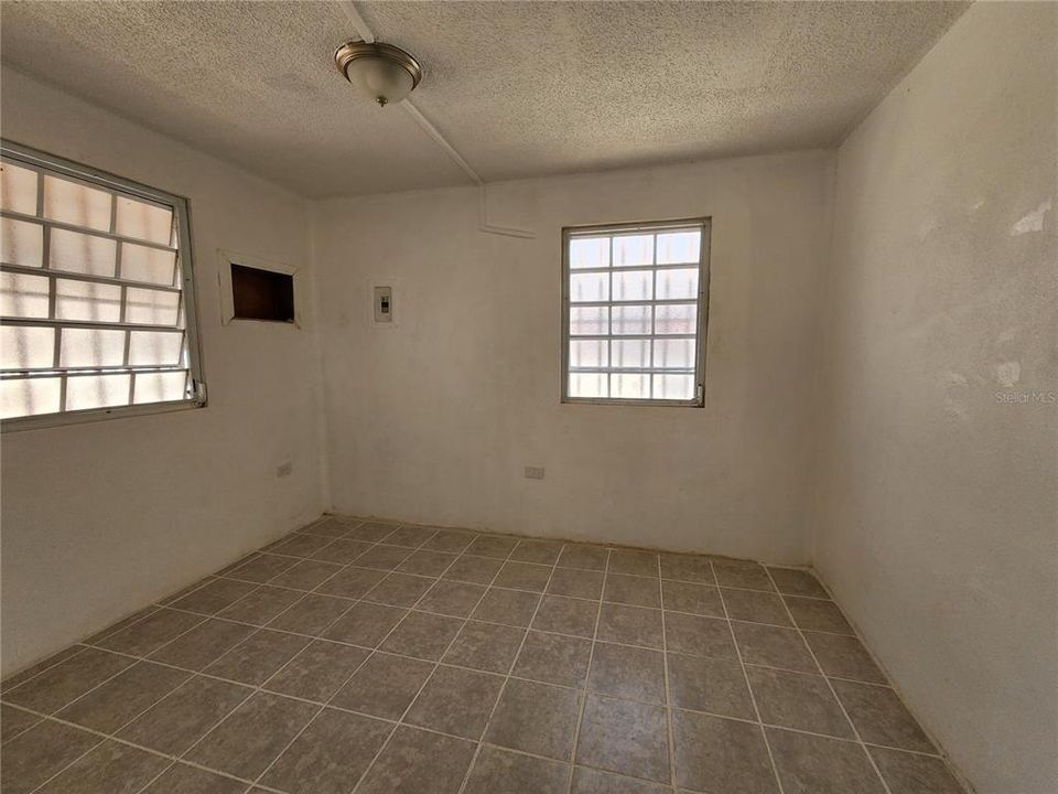 Vendido Recientemente: $98,000 (3 camas, 1 baños, 850 Pies cuadrados)