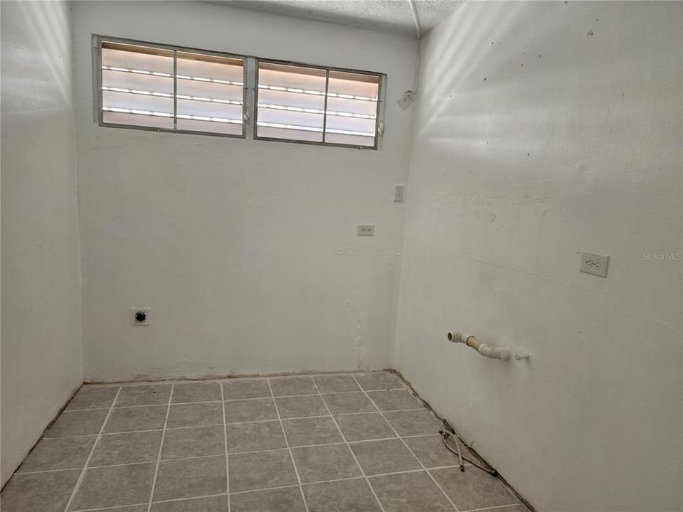 Vendido Recientemente: $98,000 (3 camas, 1 baños, 850 Pies cuadrados)