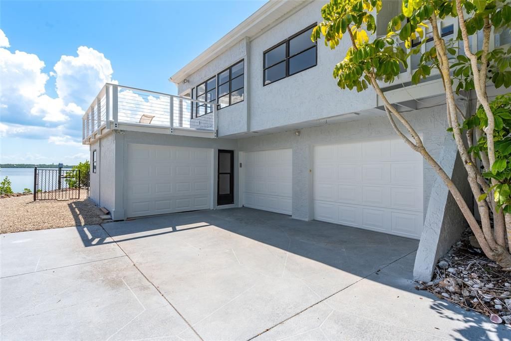 For Sale: $2,250,000 (3 beds, 3 baths, 2171 Square Feet)